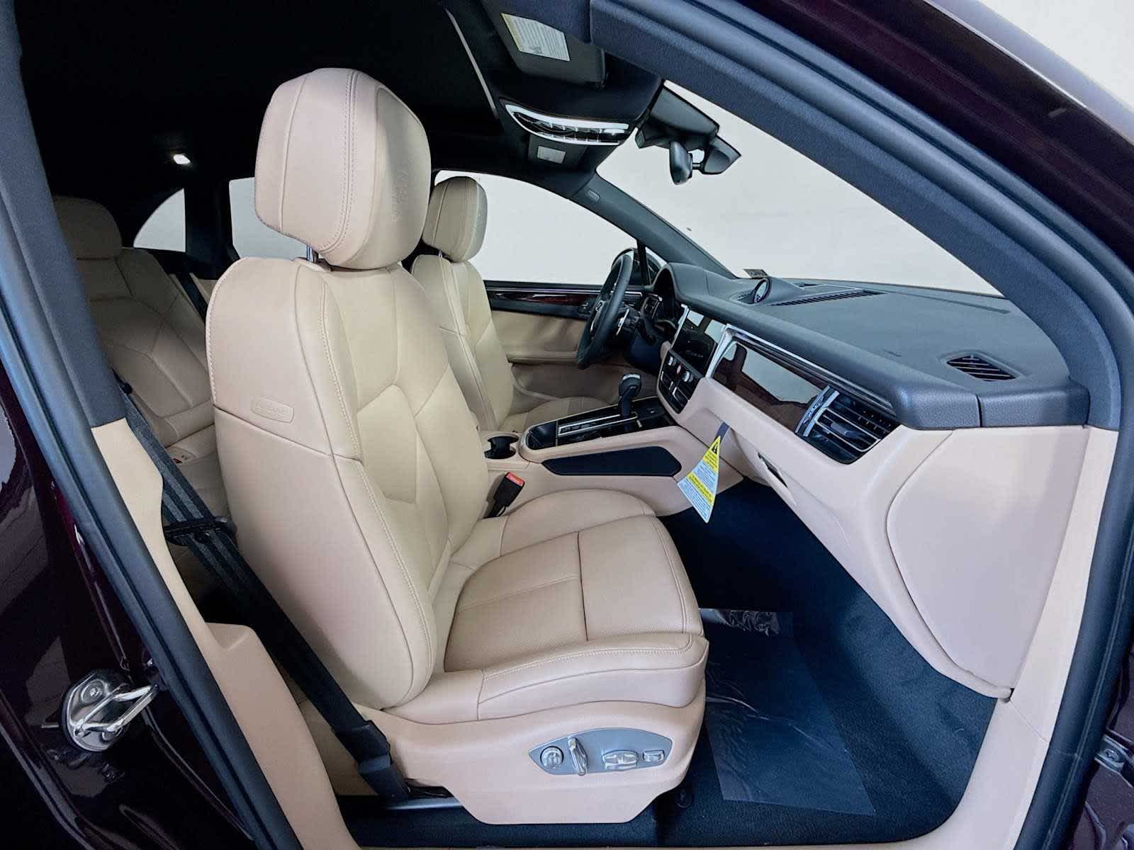 Thumbnail: 2026 Porsche Macan - 21