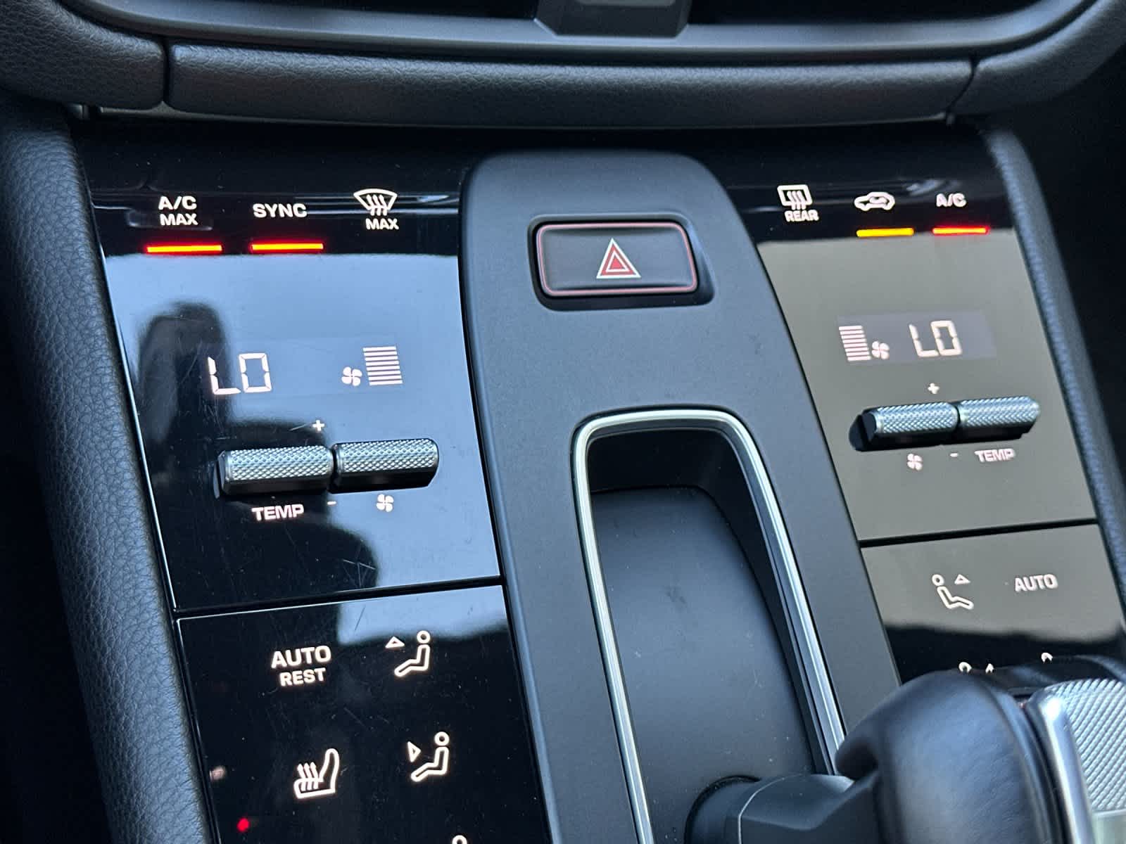 Thumbnail: 2025 Porsche Macan - 23