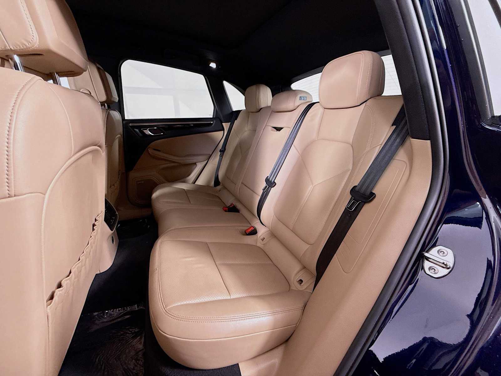 Thumbnail: 2022 Porsche Macan - 18