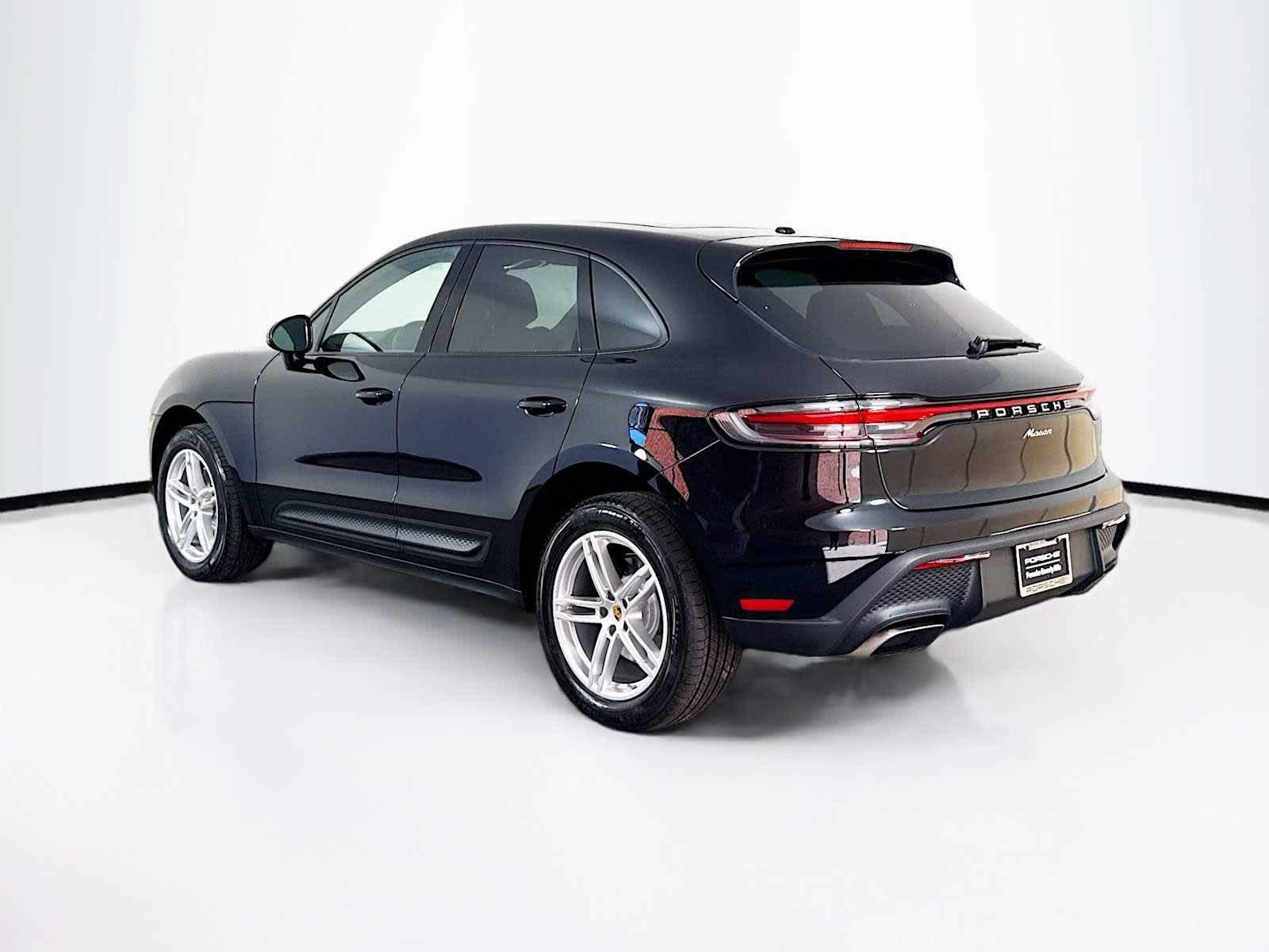 Thumbnail: 2026 Porsche Macan - 3