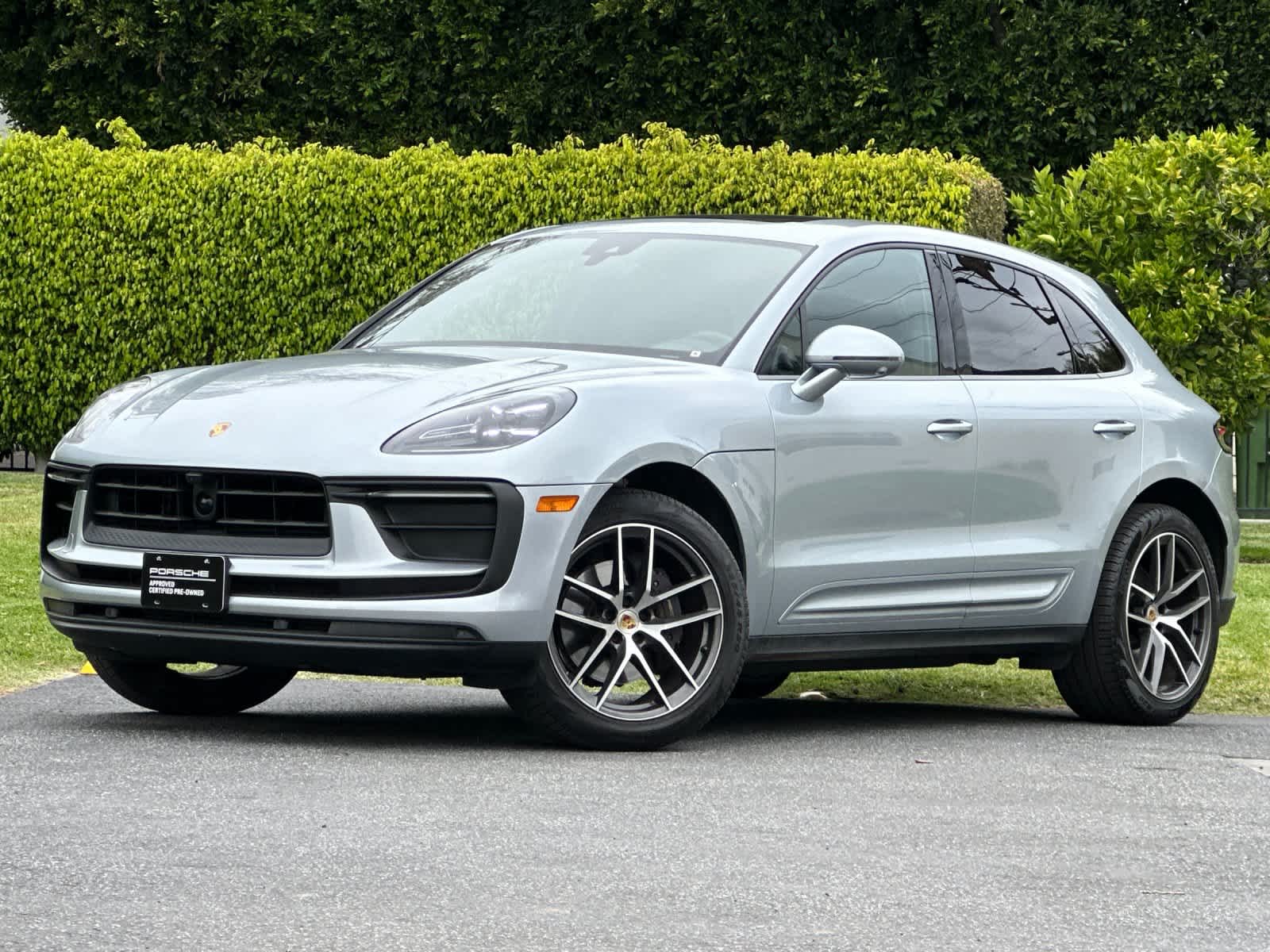 Thumbnail: 2025 Porsche Macan - 1