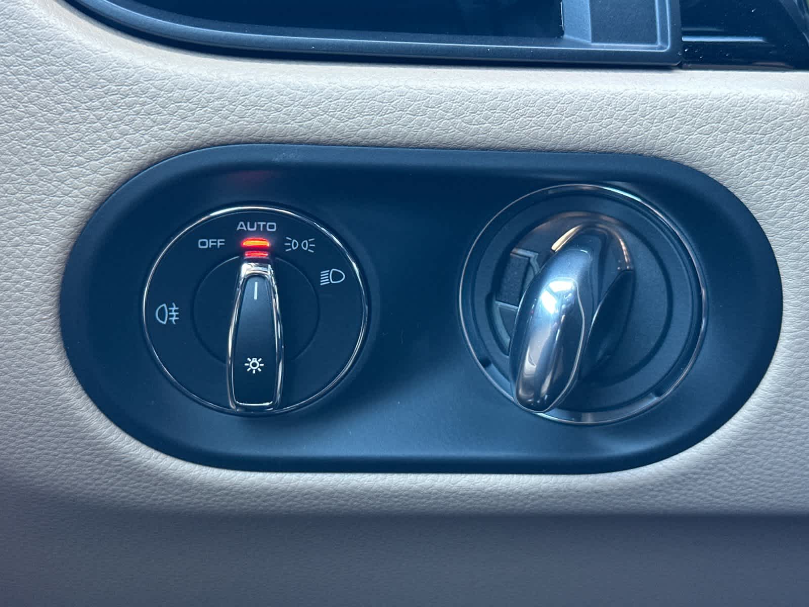 Thumbnail: 2026 Porsche Macan - 29