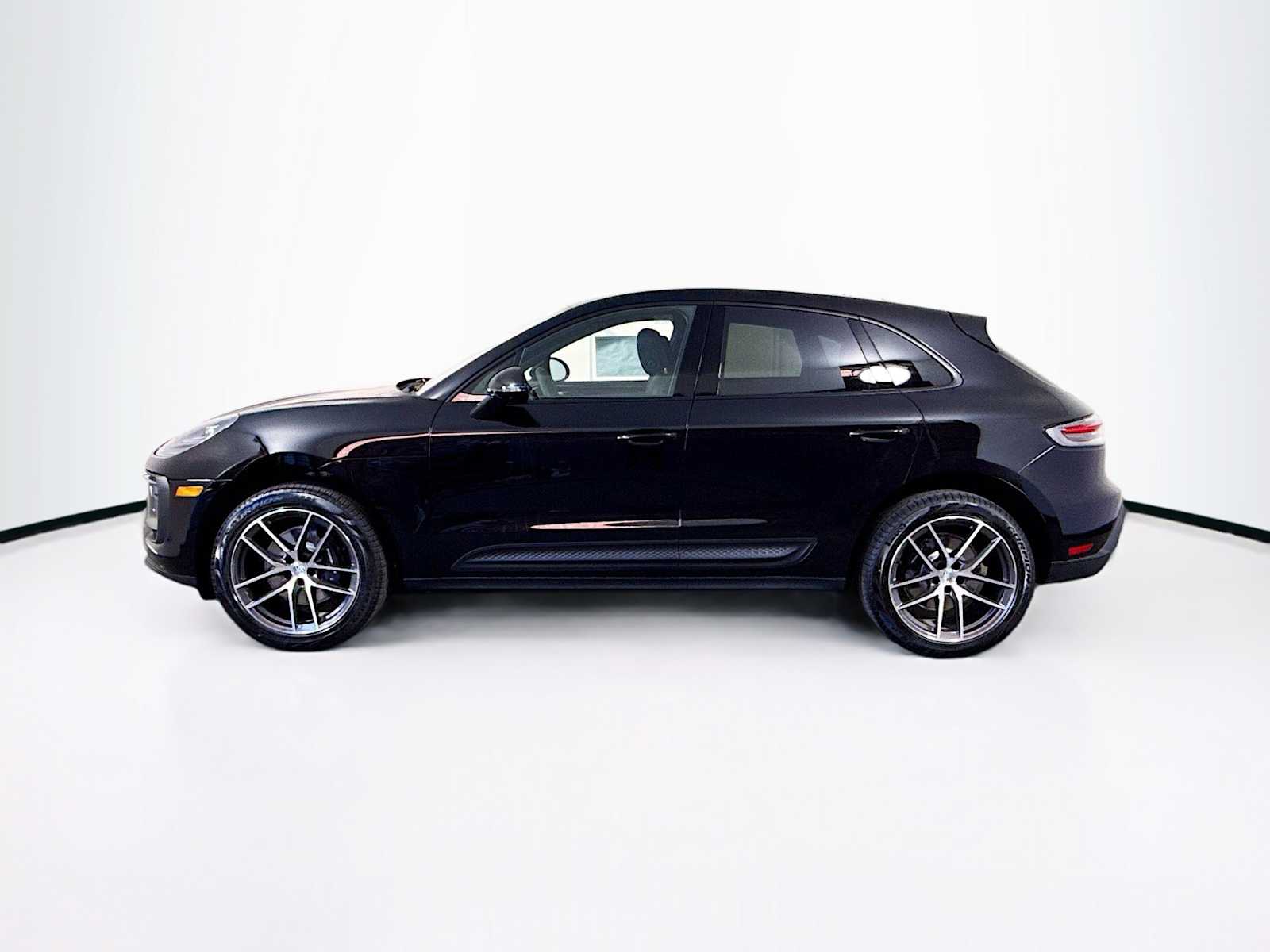 Thumbnail: 2026 Porsche Macan - 2