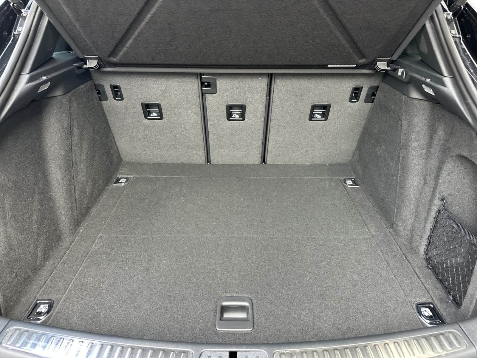 Thumbnail: 2026 Porsche Macan - 16