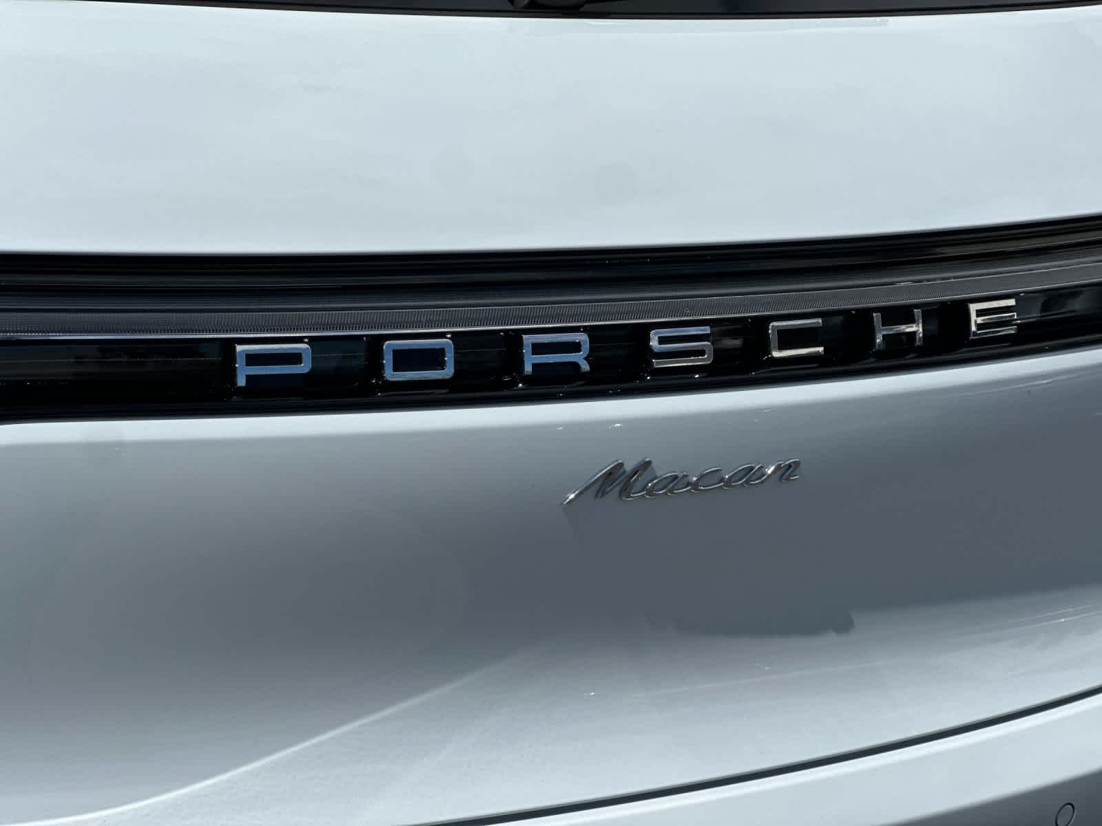 Thumbnail: 2026 Porsche Macan - 32