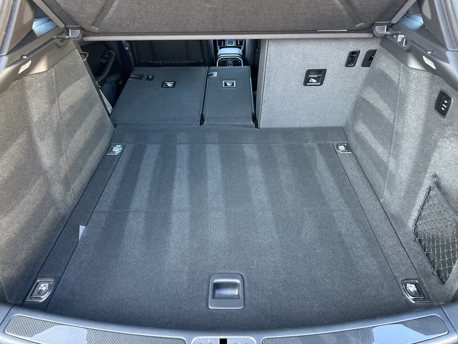 Thumbnail: 2025 Porsche Macan - 16