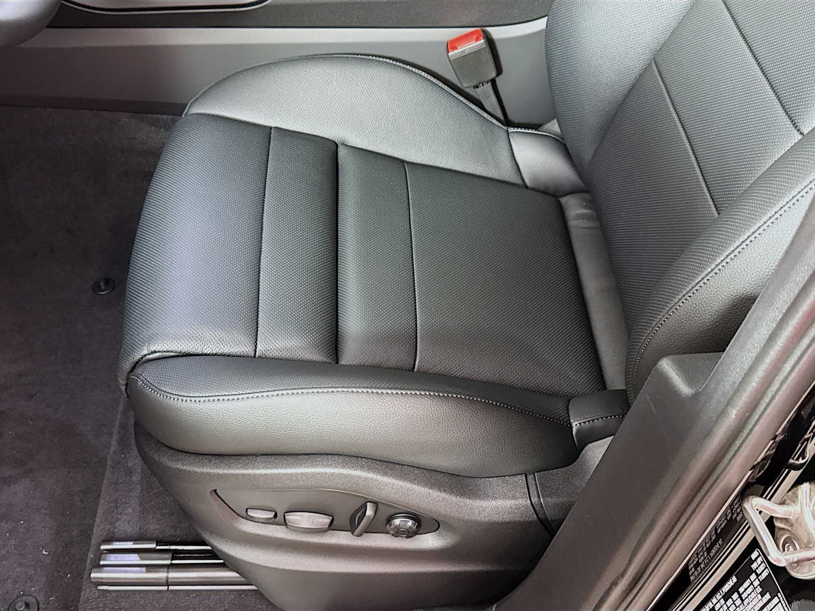 Thumbnail: 2026 Porsche Cayenne - 15