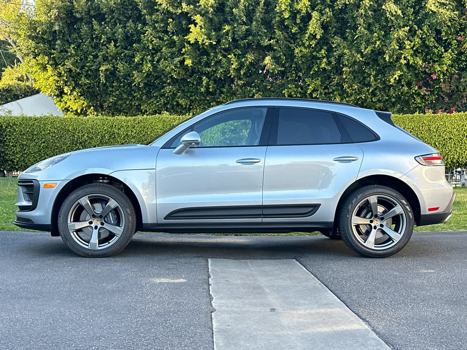 Thumbnail: 2026 Porsche Macan - 2