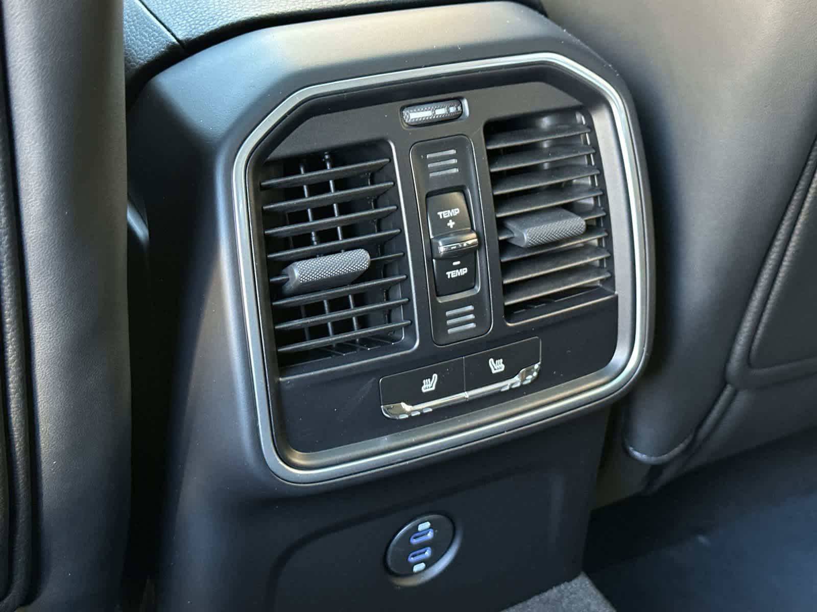 Thumbnail: 2026 Porsche Macan - 14