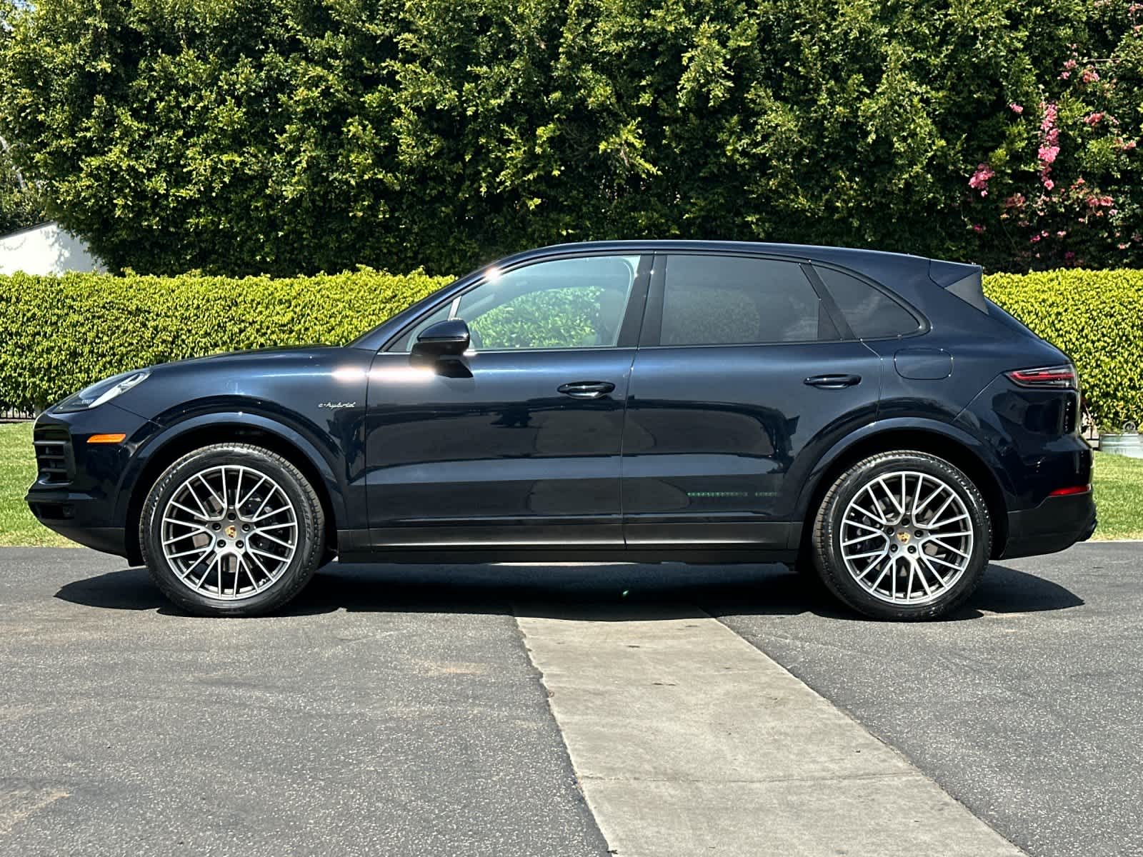 Thumbnail: 2023 Porsche Cayenne - 2