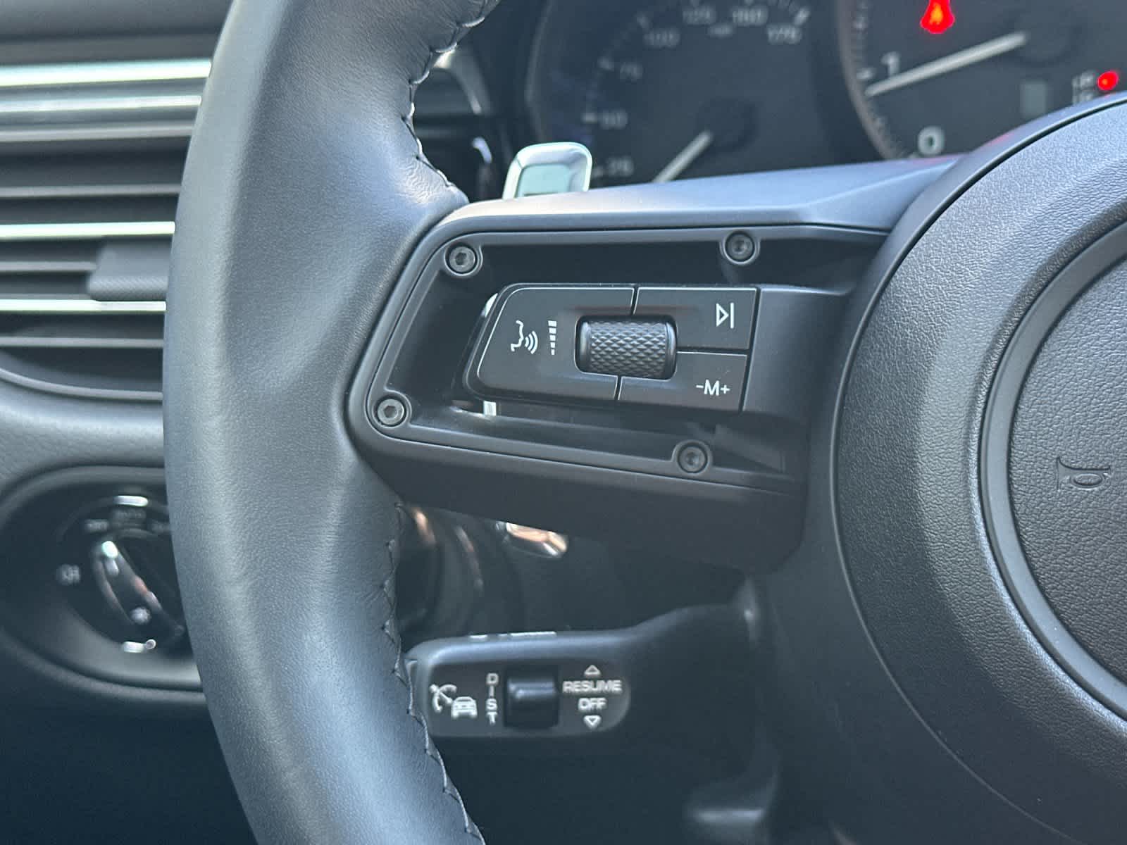 Thumbnail: 2025 Porsche Macan - 26