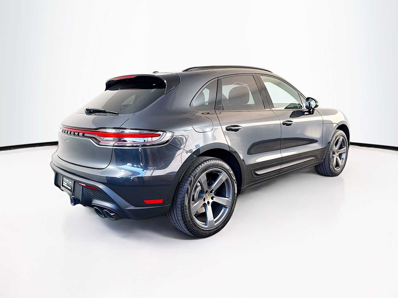 Thumbnail: 2022 Porsche Macan - 9