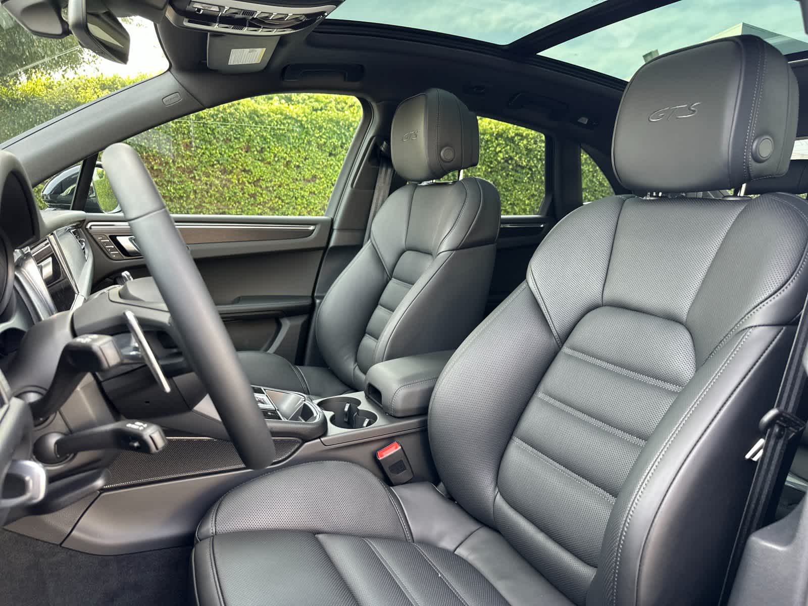 Thumbnail: 2026 Porsche Macan - 5