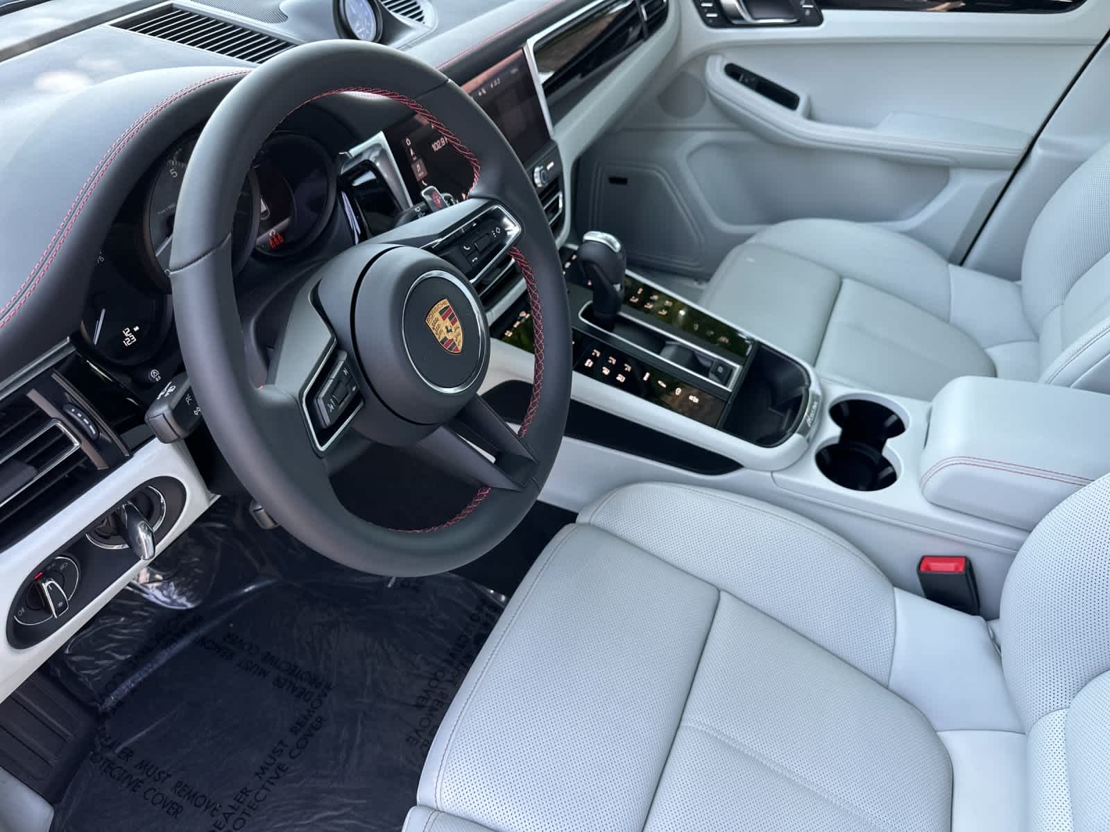 Thumbnail: 2026 Porsche Macan - 4