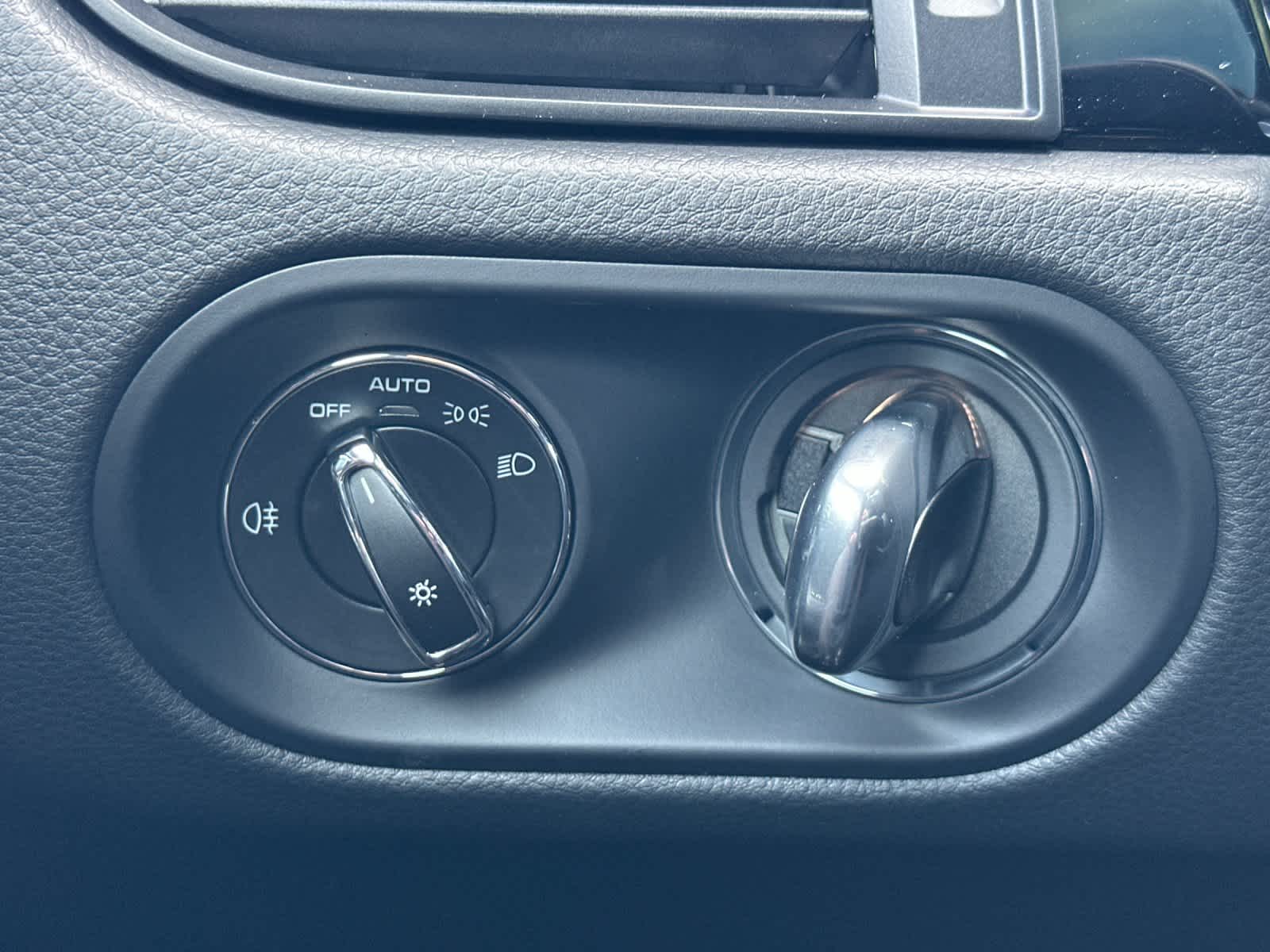 Thumbnail: 2026 Porsche Macan - 30