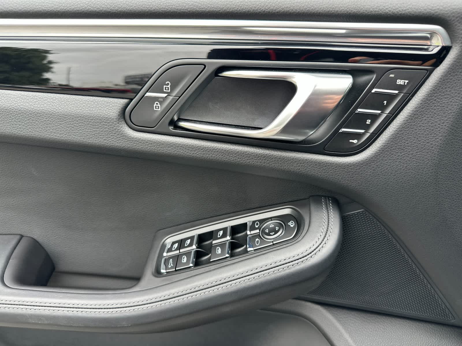 Thumbnail: 2025 Porsche Macan - 12