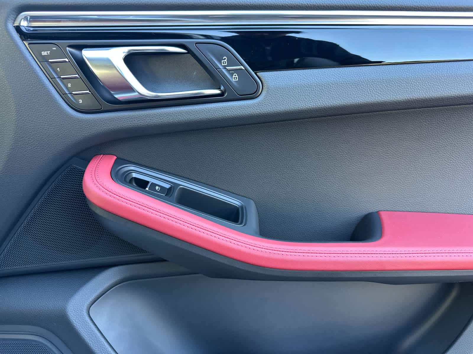 Thumbnail: 2026 Porsche Macan - 19