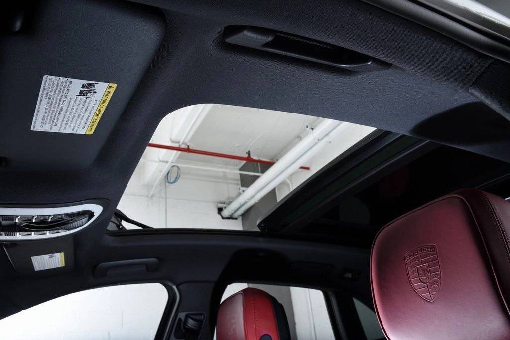 2025 Porsche Macan - Photo 27