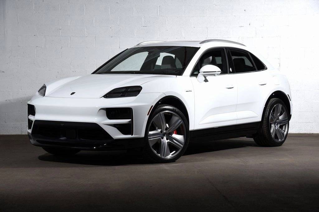 2025 Porsche Macan Macan Turbo Electric's photo