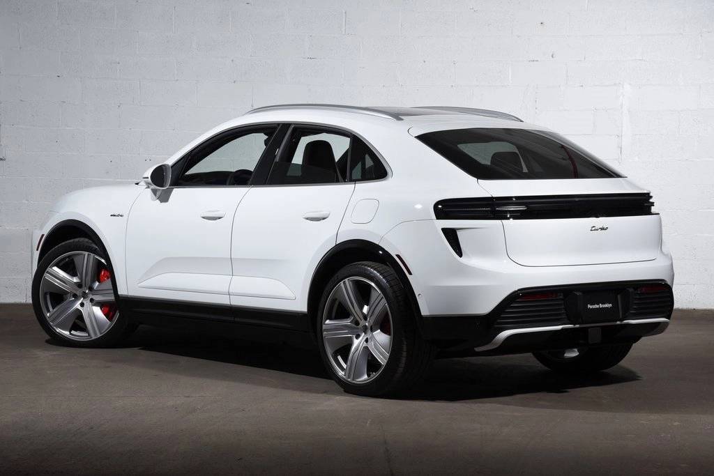 2025 Porsche Macan Electric Turbo photo 3