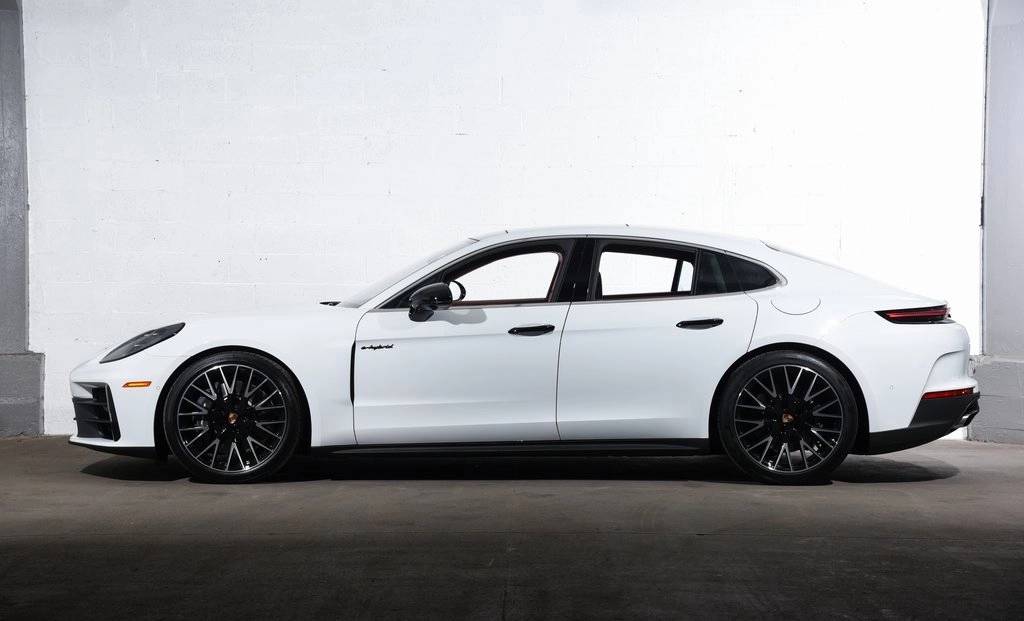 2026 Porsche Panamera E-Hybrid 4 photo 2