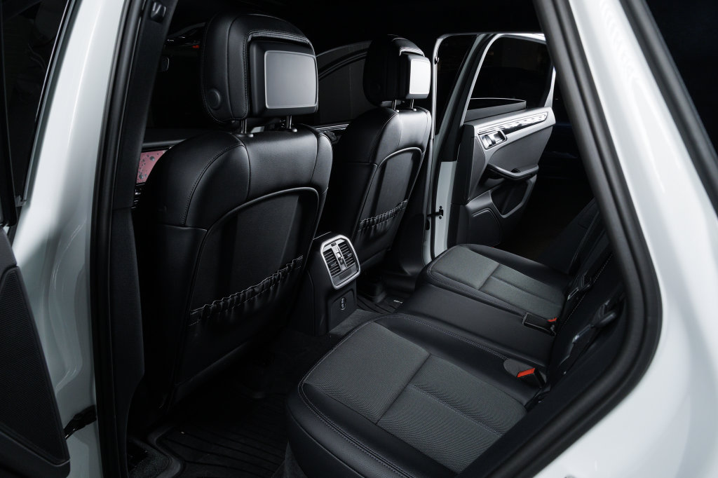 2026 Porsche Macan T - Photo 24