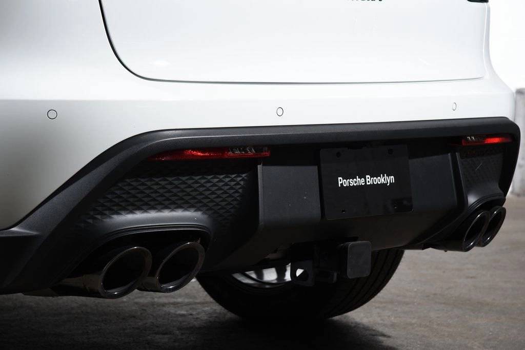 2025 Porsche Macan - Photo 13