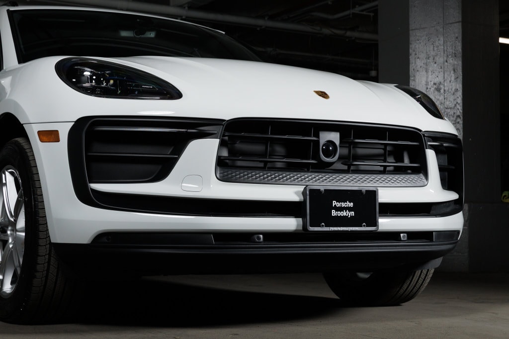 2026 Porsche Macan T - Photo 11