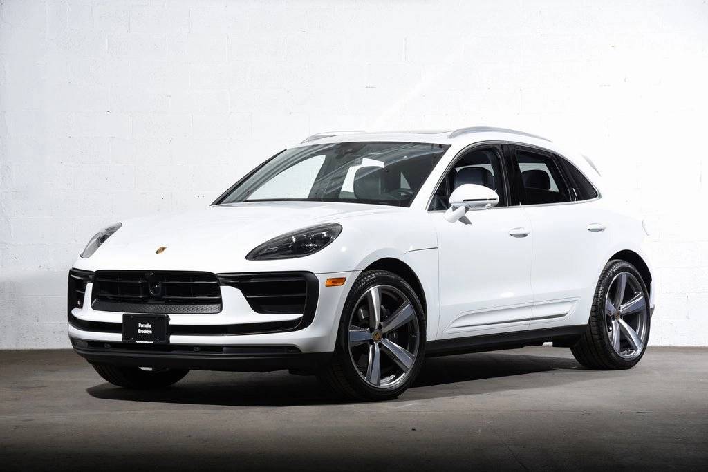 2025 Porsche Macan Base