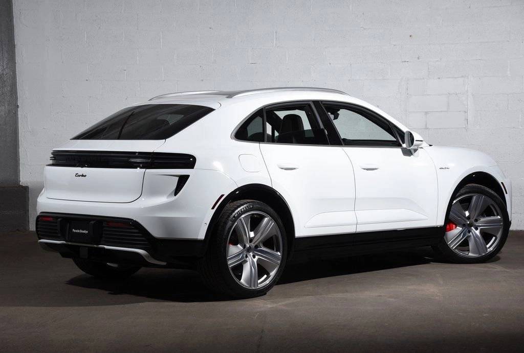 2025 Porsche Macan Turbo Electric - Photo 7