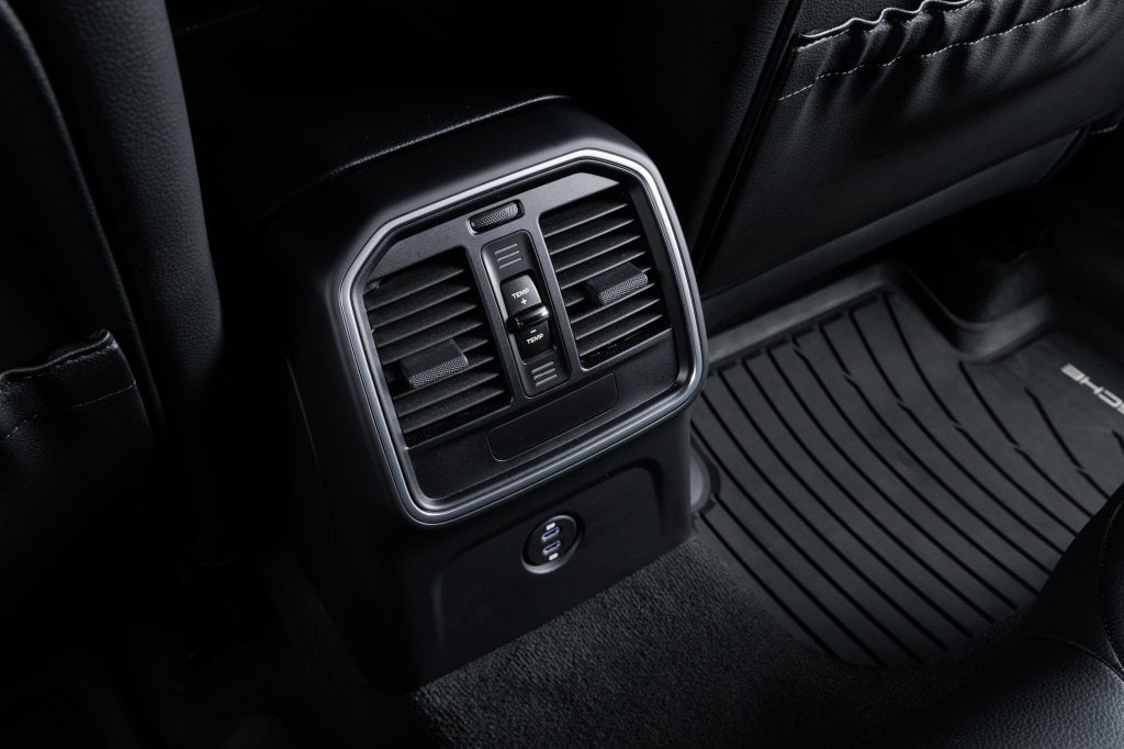 2026 Porsche Macan T - Photo 25