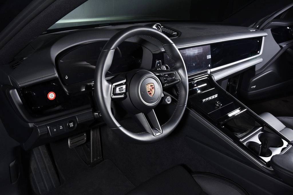 2024 Porsche Panamera 4 photo 4