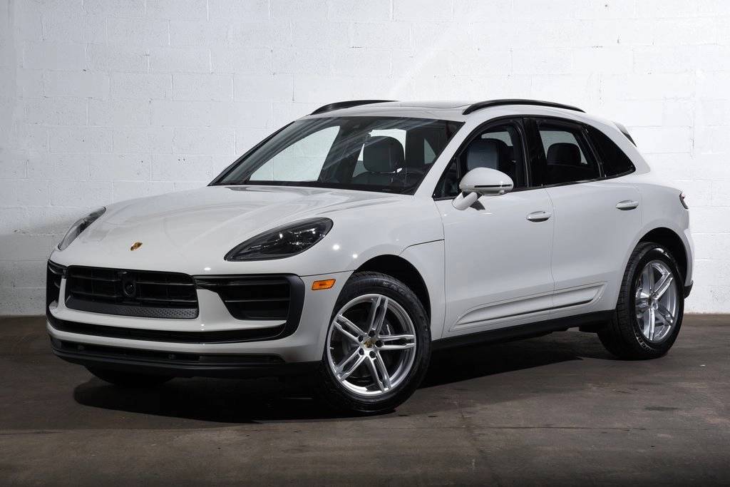 2025 Porsche Macan Base