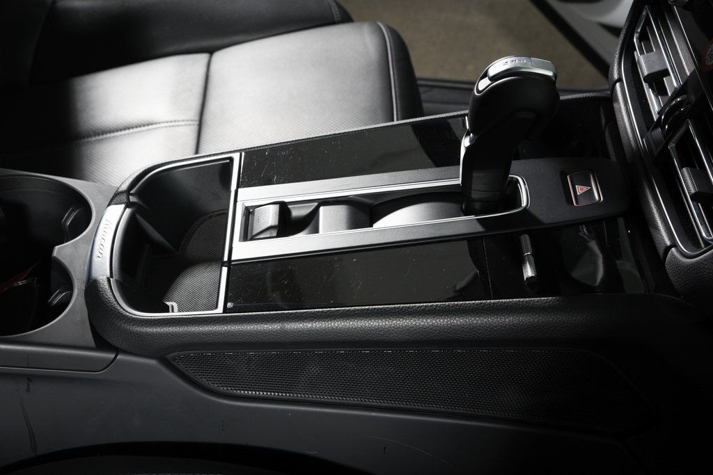 2025 Porsche Macan T - Photo 21