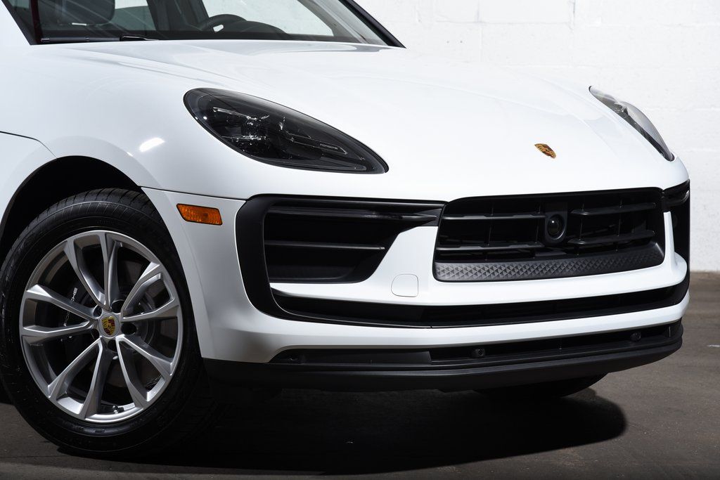 2025 Porsche Macan T - Photo 15
