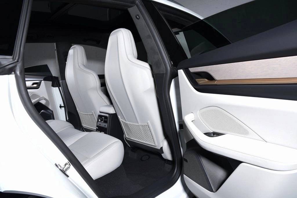 2025 Porsche Macan Turbo Electric - Photo 35