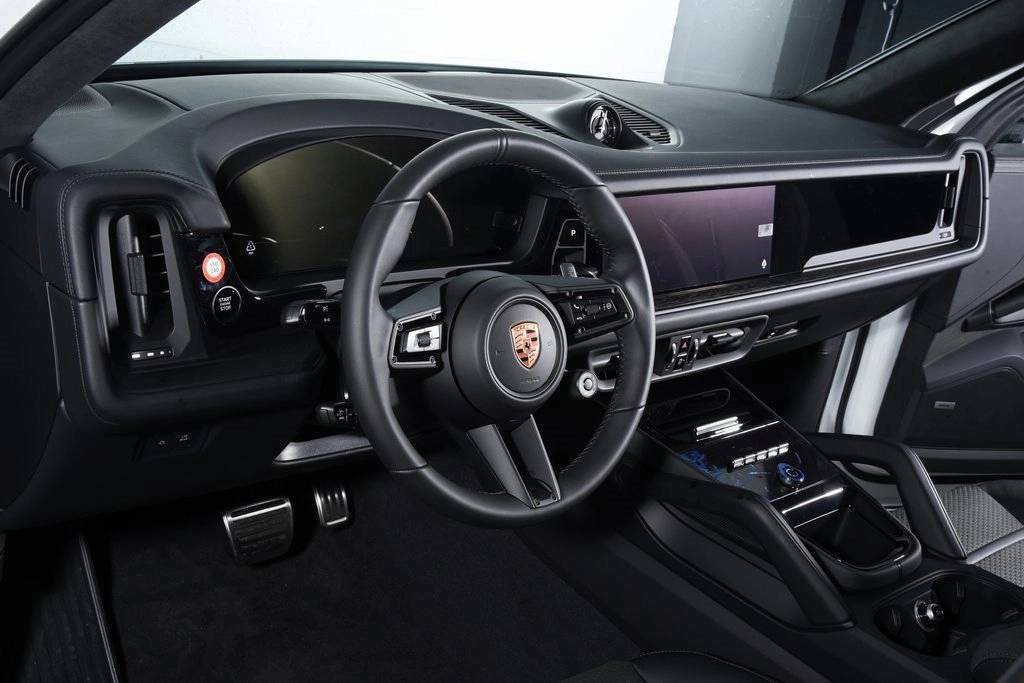 2026 Porsche Cayenne GTS photo 3