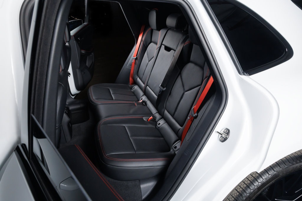 2026 Porsche Macan GTS - Photo 13