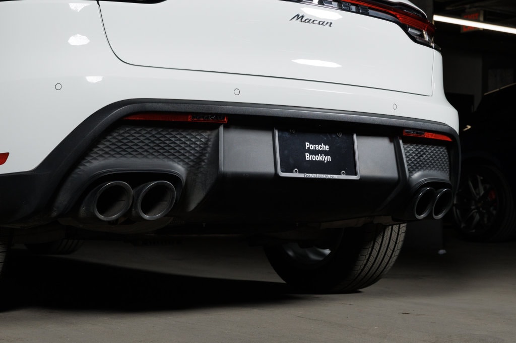 2026 Porsche Macan T - Photo 9