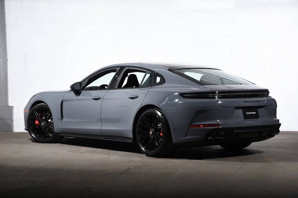 2026 Porsche Panamera GTS photo 2