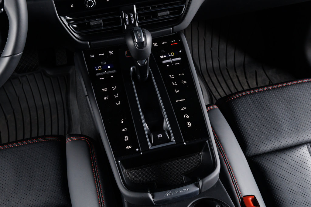 2026 Porsche Macan GTS - Photo 10