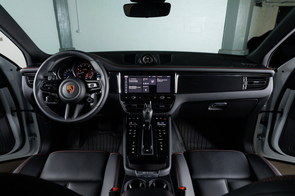 2026 Porsche Macan GTS - Photo 8
