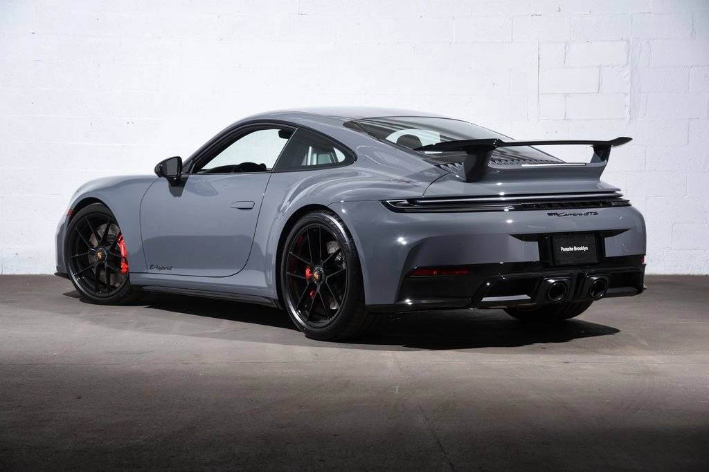 2026 Porsche 911 GTS photo 3