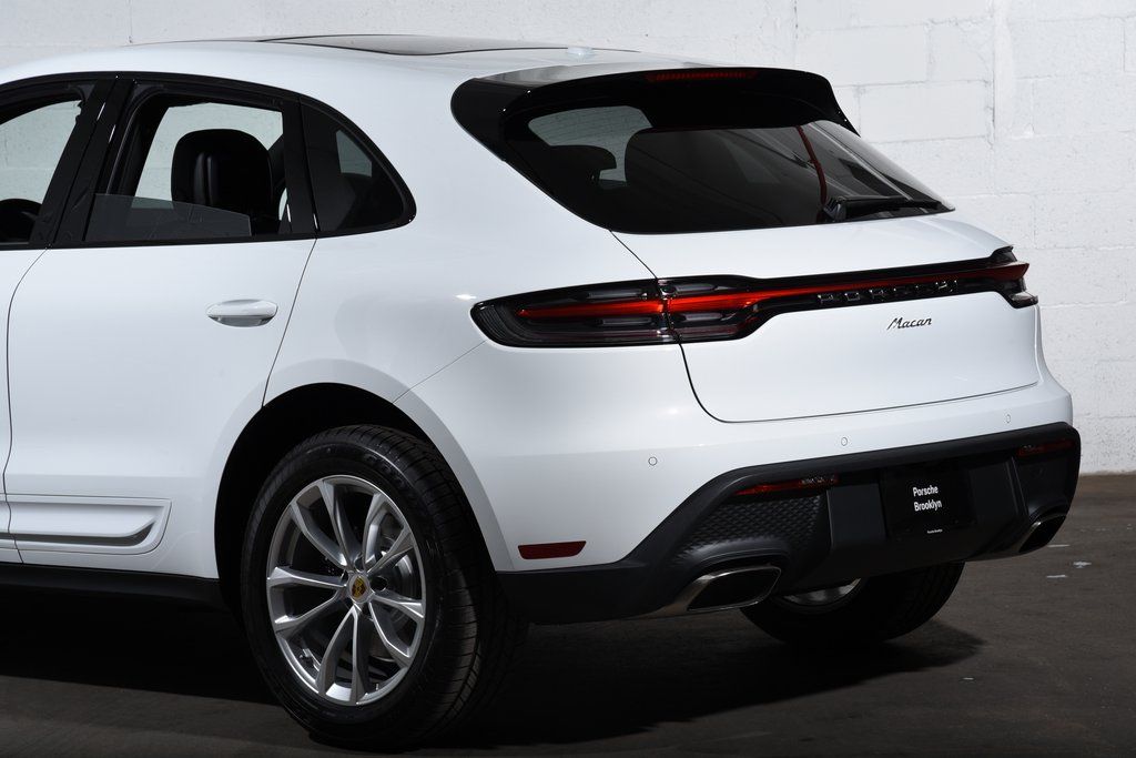 2025 Porsche Macan T - Photo 16