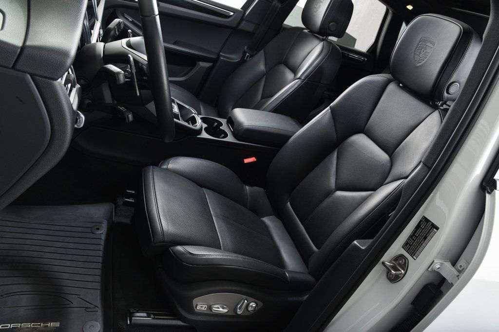 2025 Porsche Macan T - Photo 23