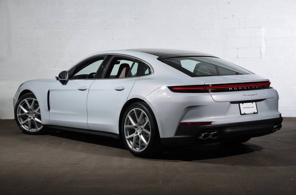 2026 Porsche Panamera 4 photo 3