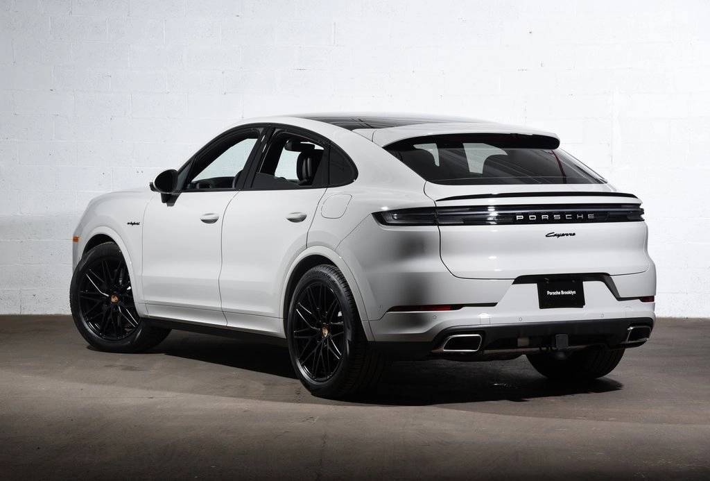 2025 Porsche Cayenne E-Hybrid Coupe photo 2