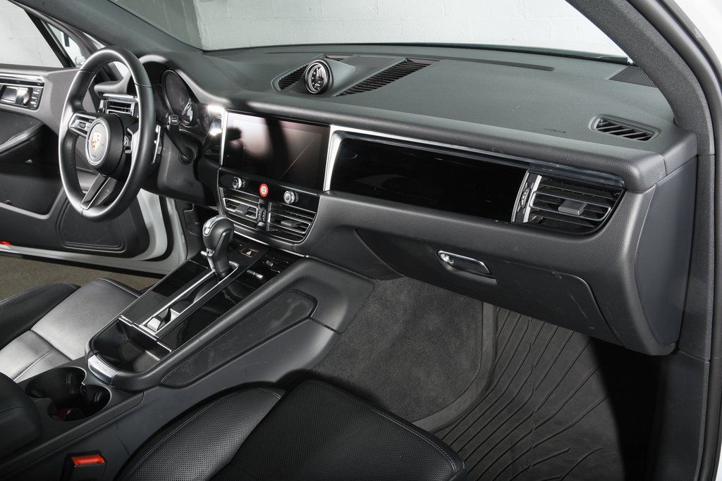 2025 Porsche Macan T - Photo 19