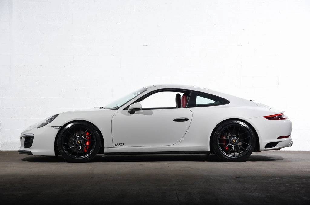 2019 Porsche 911 Coupe photo 2