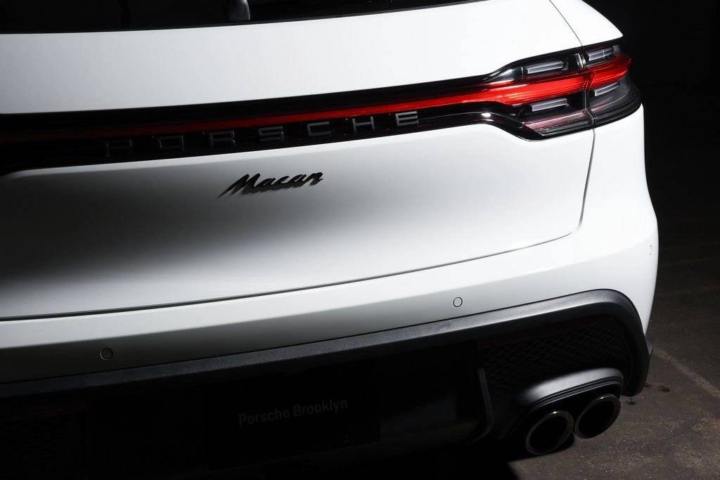 2025 Porsche Macan - Photo 16